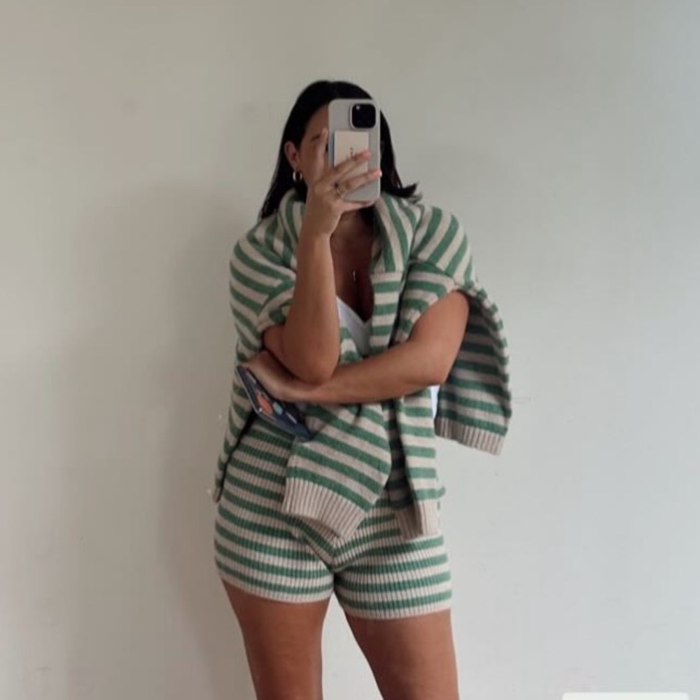 BY BILLIE NWT GREEN BEIGE STRIPED SWEATER SHORTS SET